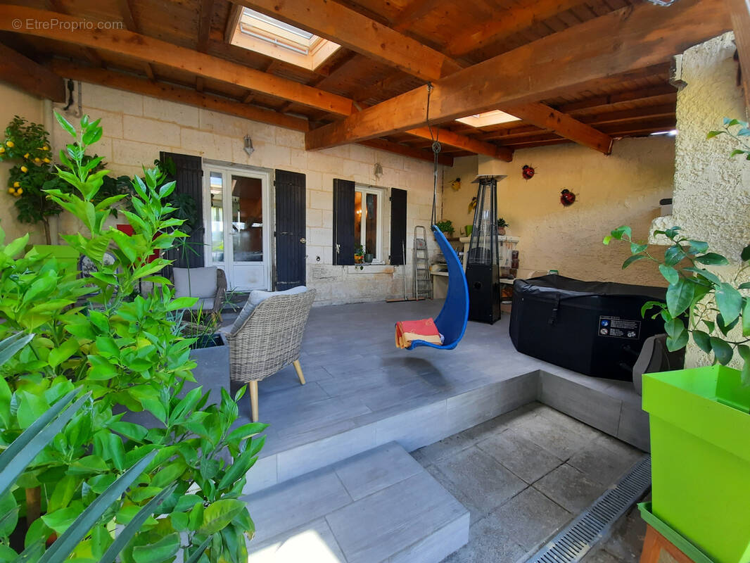 Maison à LA ROCHE-CHALAIS