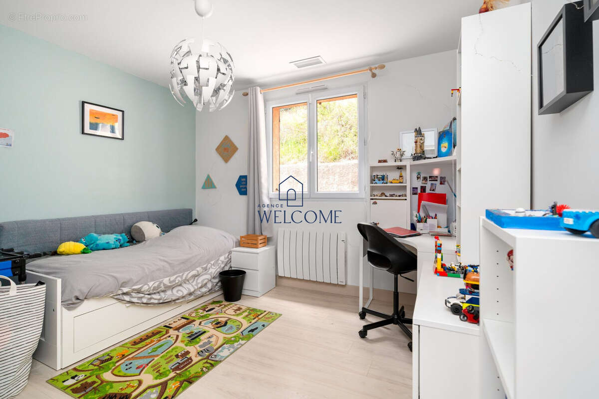 Maison à MONTBAZIN