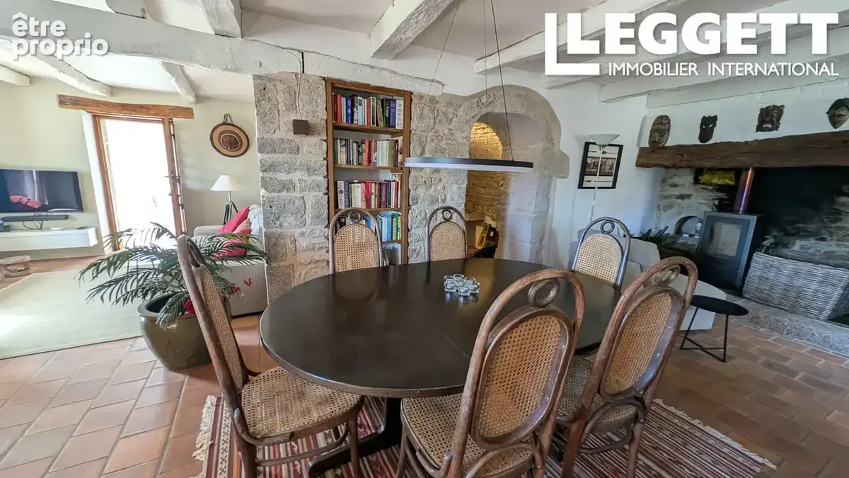 Exceptional property (2 houses, swimming pool, 13 ha woods/meadows) with panoramic views over the Célé valley - photo 4