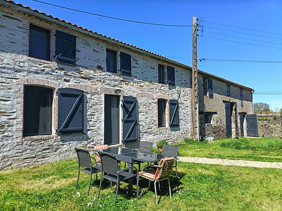 Maison à SAINT-ETIENNE-DE-MER-MORTE