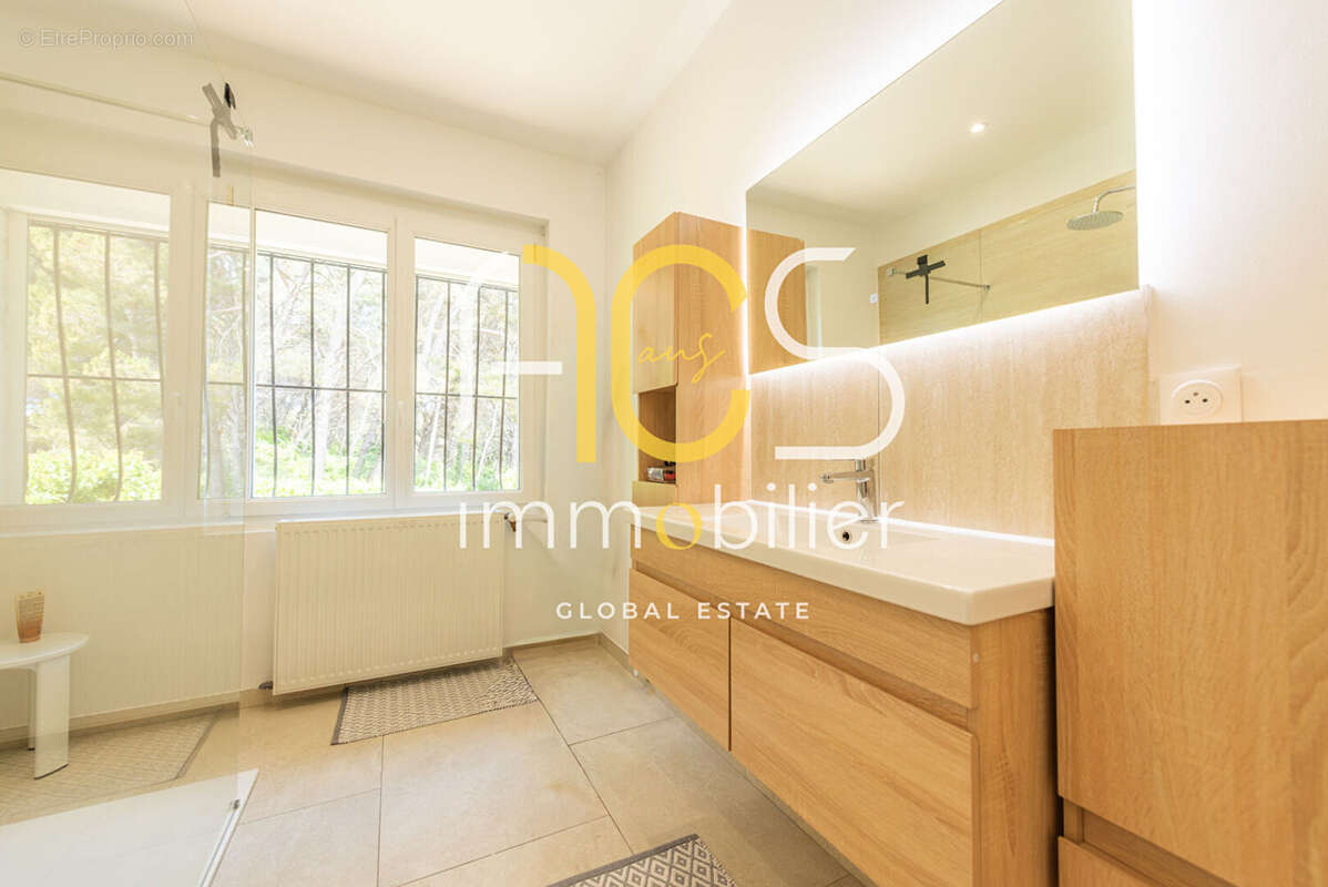 Maison Saint-Julien-Les-Martigues 4 pièce(s) 103m2 + dépendance 65m2 garage piscine - photo 4