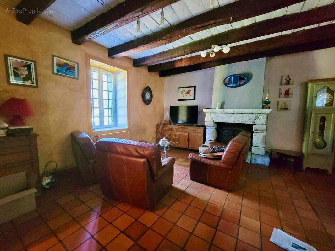 Authentique maison de caractère sur une parcelle de 4470m2 - photo 8