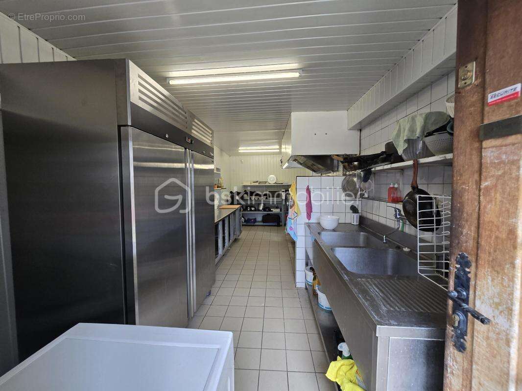 Immeuble en pierre avec ancien restaurant, appartement rénové et terrain de 2900 m² – Fort potentiel – Le Teil - photo 19