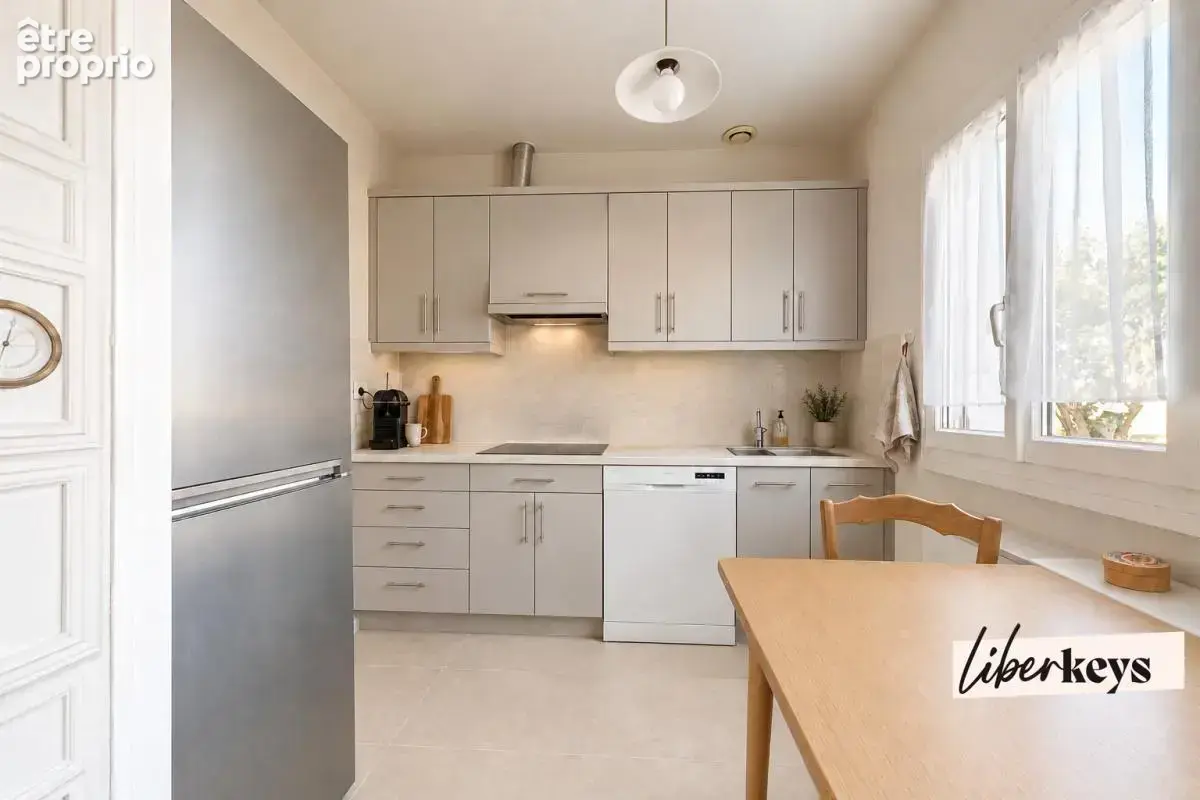 Plaisir – Maison familiale de plain-pied - 5 pièces - 120 m² au sol avec jardin et garage, proche gare - photo 12