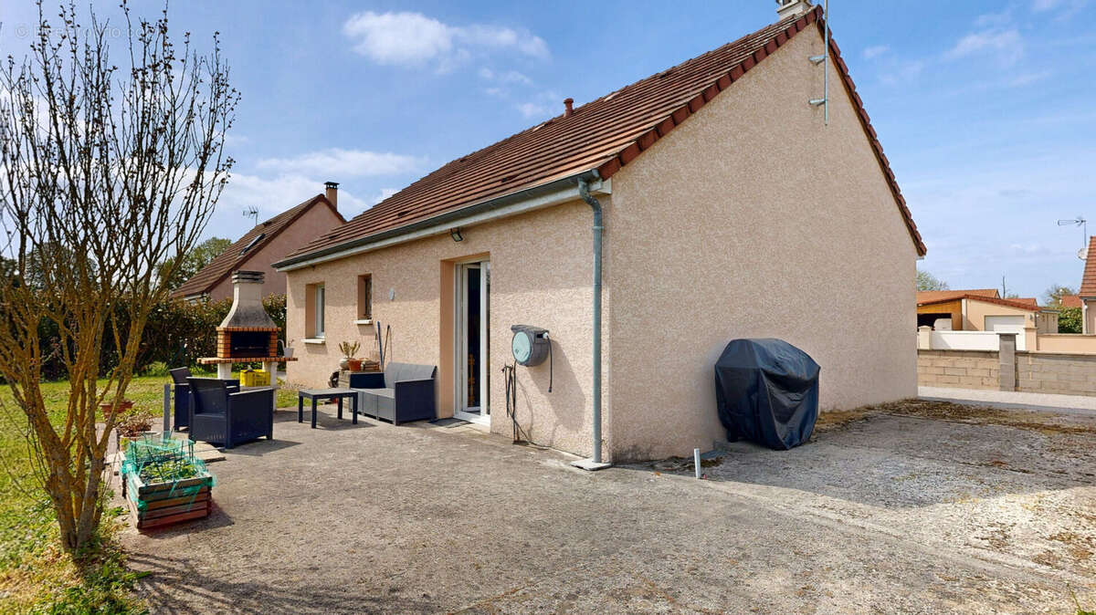 Maison à VILLENEUVE-SUR-ALLIER