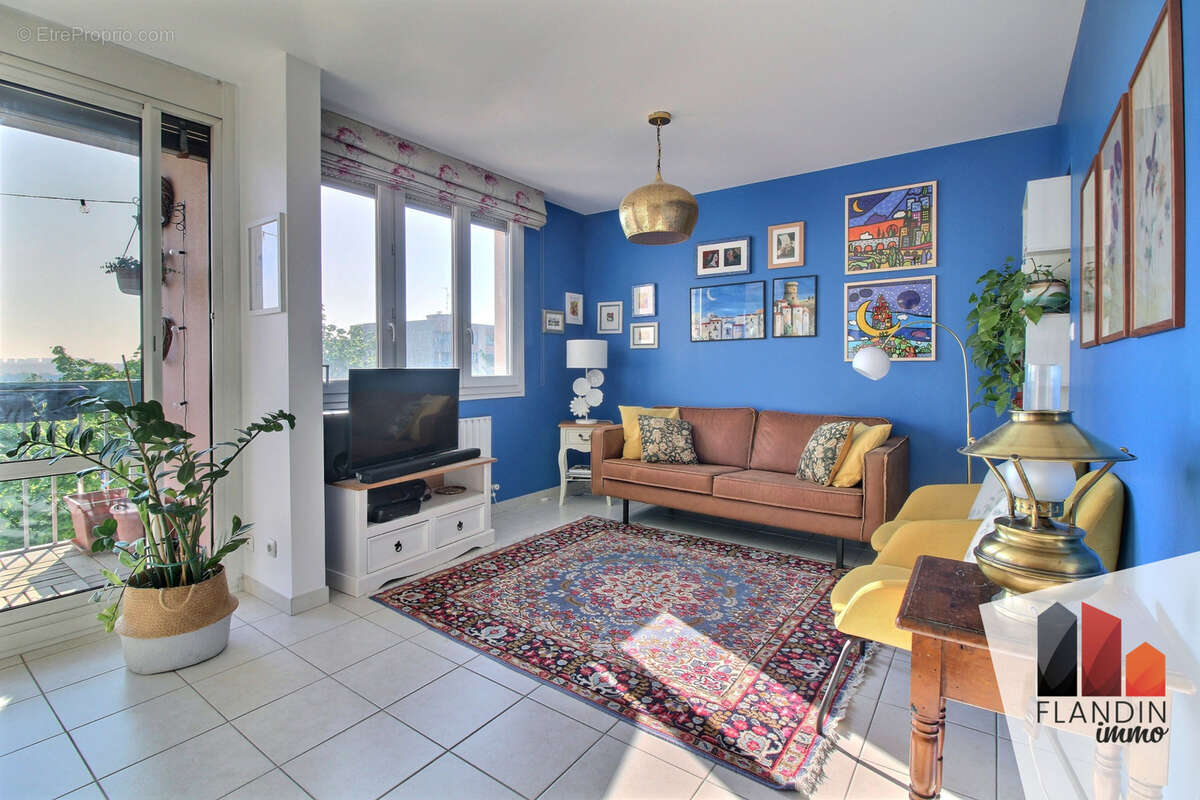 Appartement à SAINT-GENIS-LAVAL