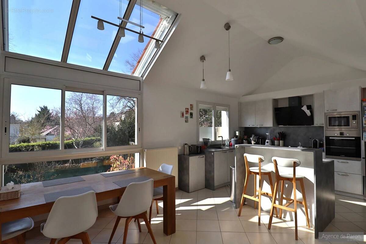 Maison à VERRIERES-LE-BUISSON