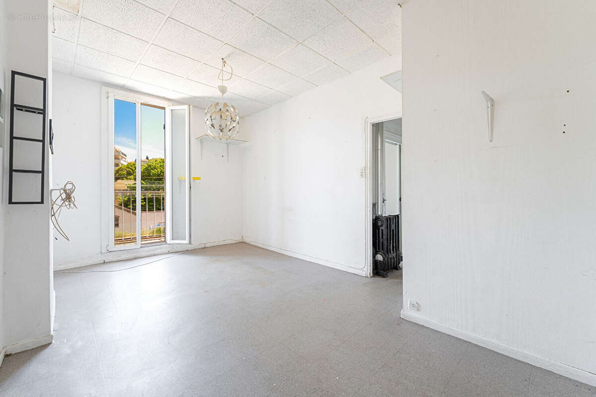 Appartement à MARSEILLE-4E