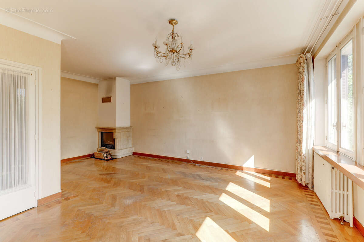 Maison à PERIGNAT-LES-SARLIEVE