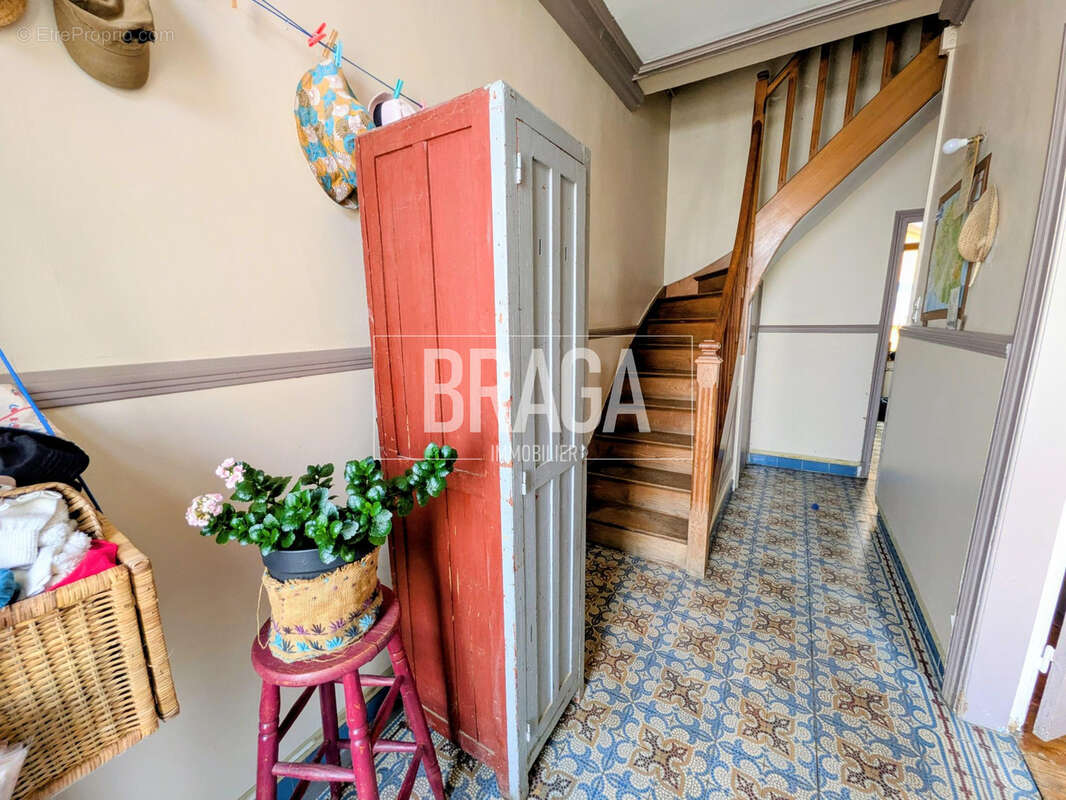 Maison 184 m2 avec cachet jardin garage et hangar de 150 m2 - photo 4