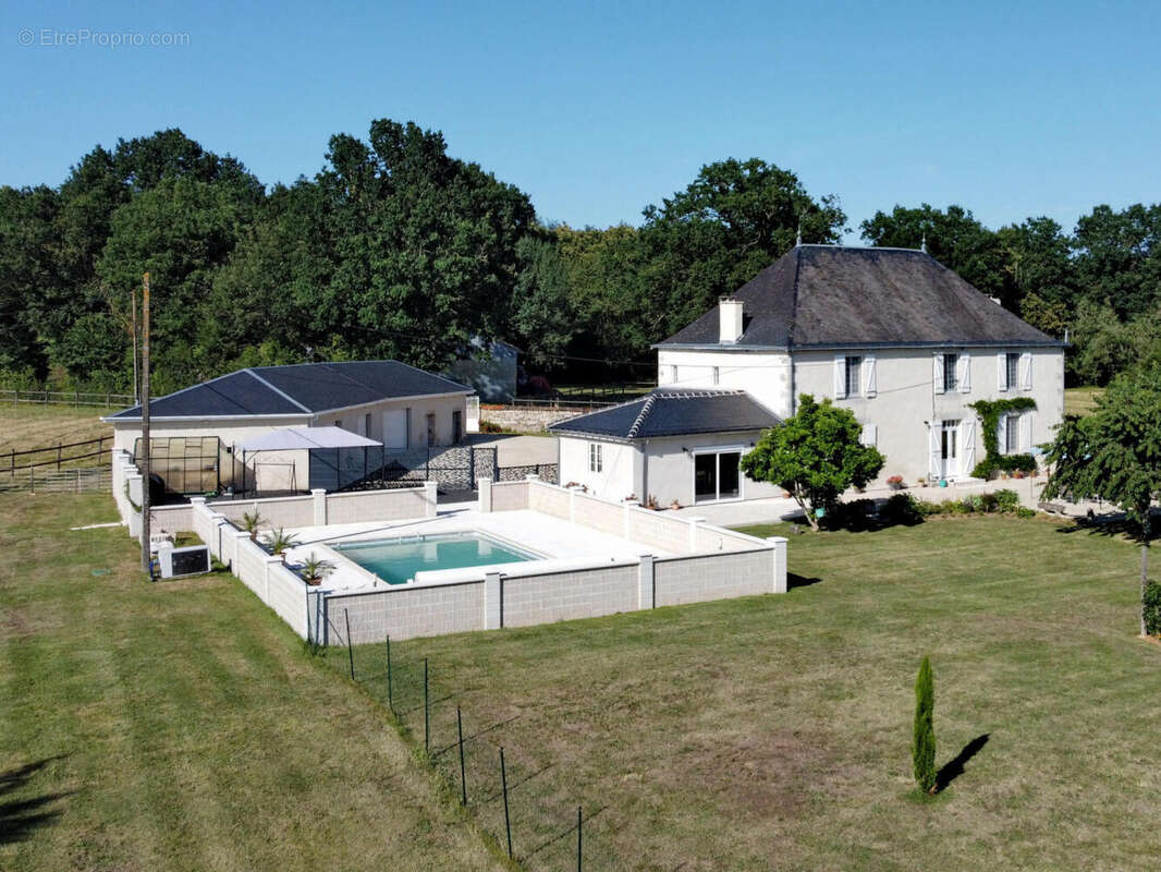 Maison de Maître élégante avec Gîte, Piscine Chauffée et 8Ha – Vienne (86) - photo 4