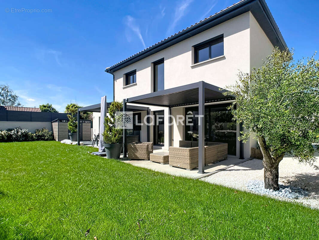 Villa contemporaire 6 pièce(s) 139.54 m2 - photo 2