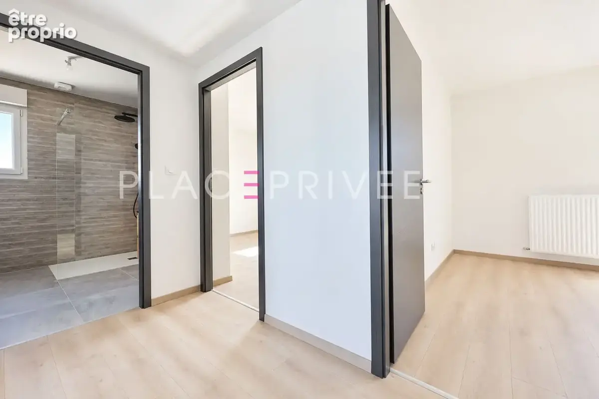 Maison avec garage et jardin - photo 10