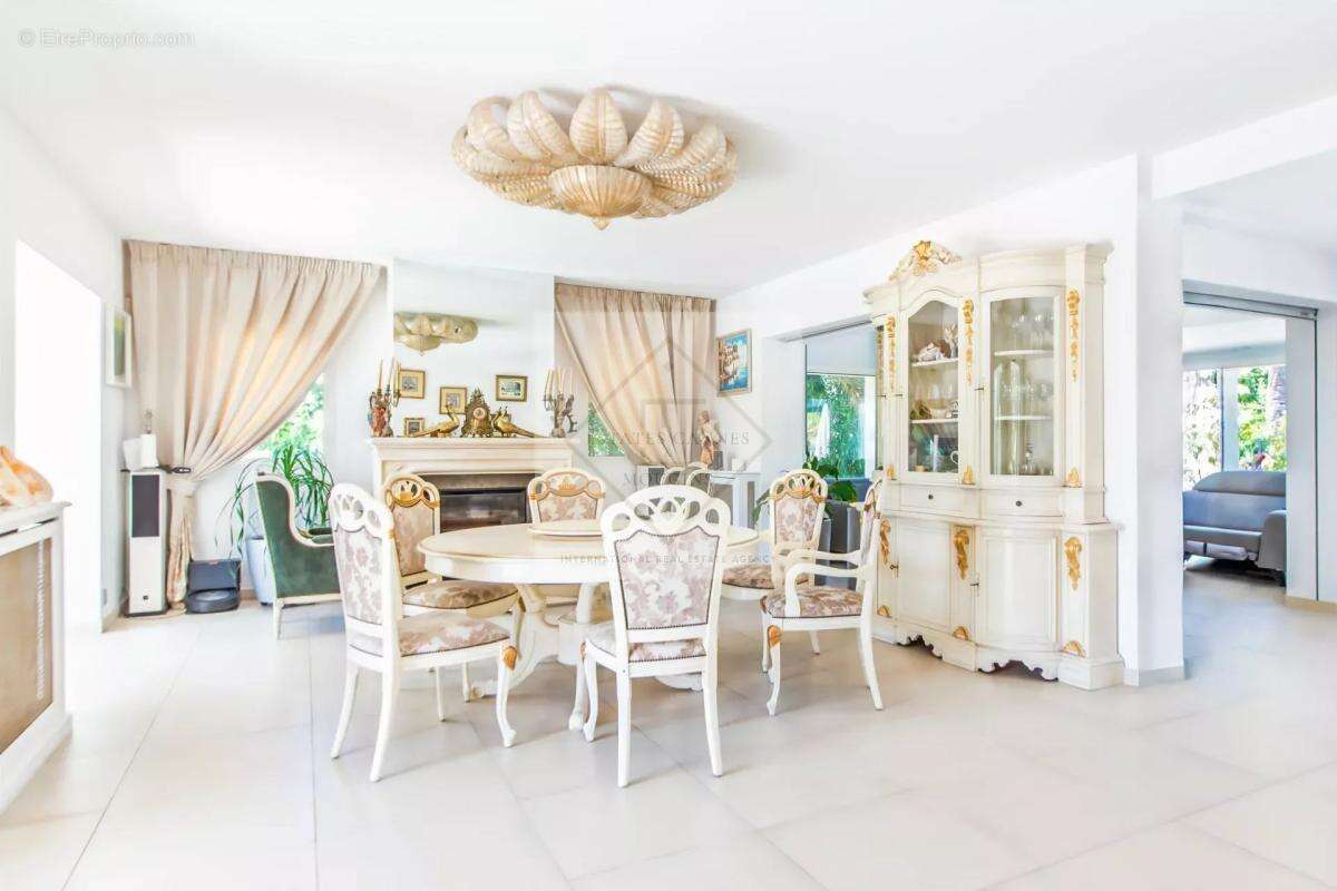 Maison à MOUGINS