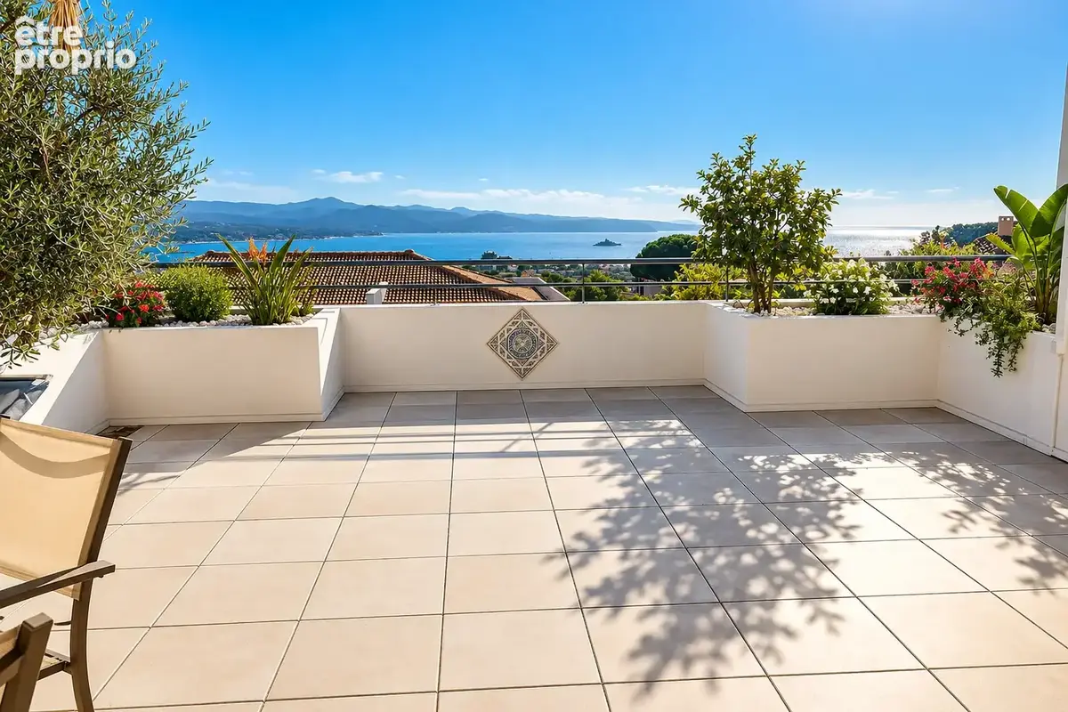 La ciotat t3 au calme avec vue mer panoramique avec terrasse de 39m2, parking privé et poss garage en sus - photo 3