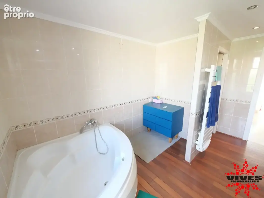 Maison de village de 115 m² avec jardin et beau potentiel - photo 8