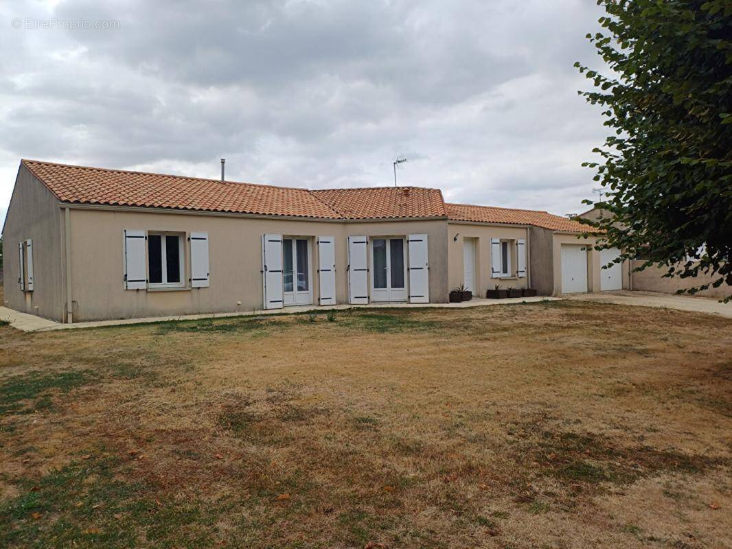 Saint Gelais - Plain-pied 4 chambres - photo 1