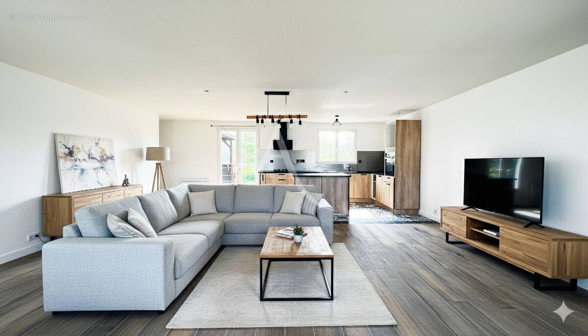 Maison à CHAILLEVETTE