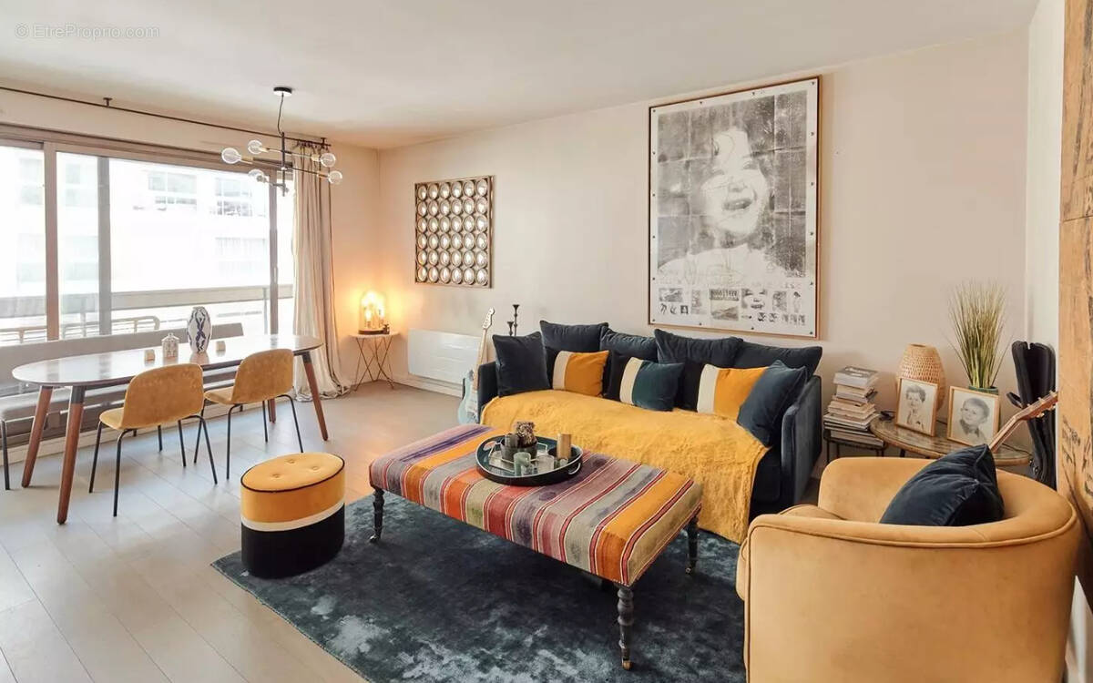 Appartement à PARIS-16E