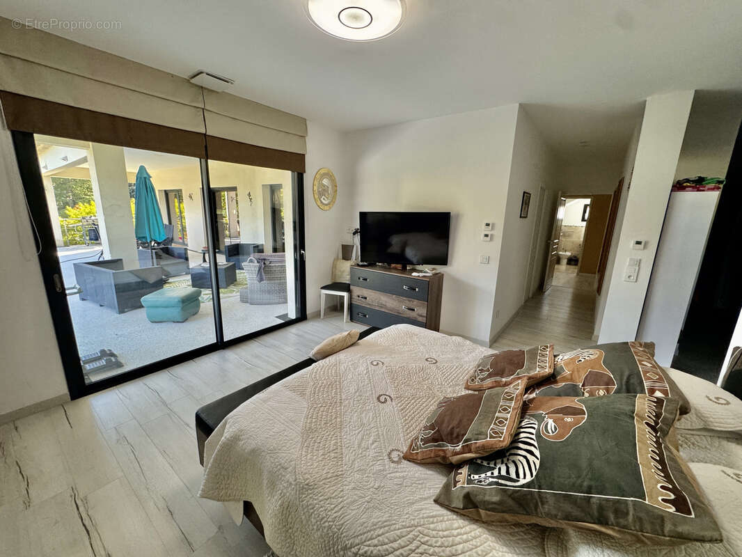 Maison à SAINTE-CECILE-LES-VIGNES