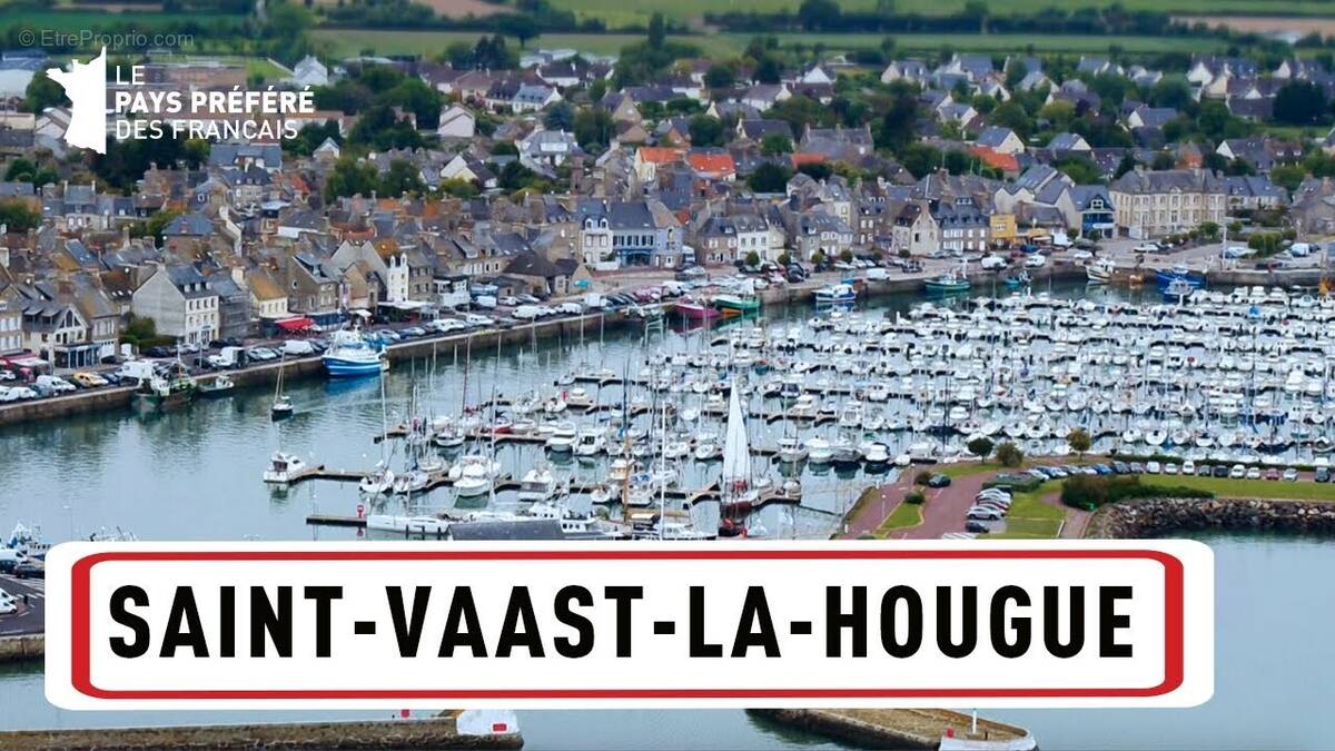 Terrain à SAINT-VAAST-LA-HOUGUE