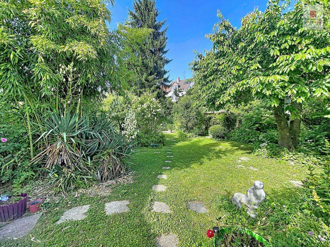 Maison individuelle à Riedisheim avec un magnifique jardin arboré  en ville ! - photo 11