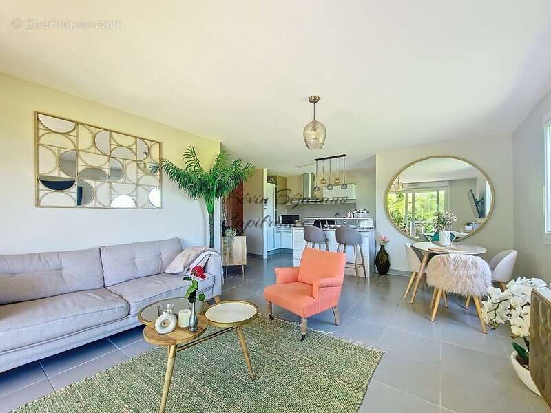 Appartement à SCIENTRIER