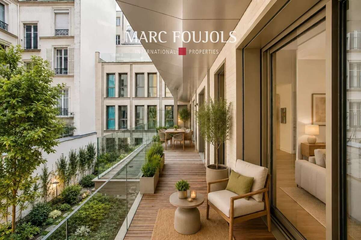 Appartement à PARIS-8E