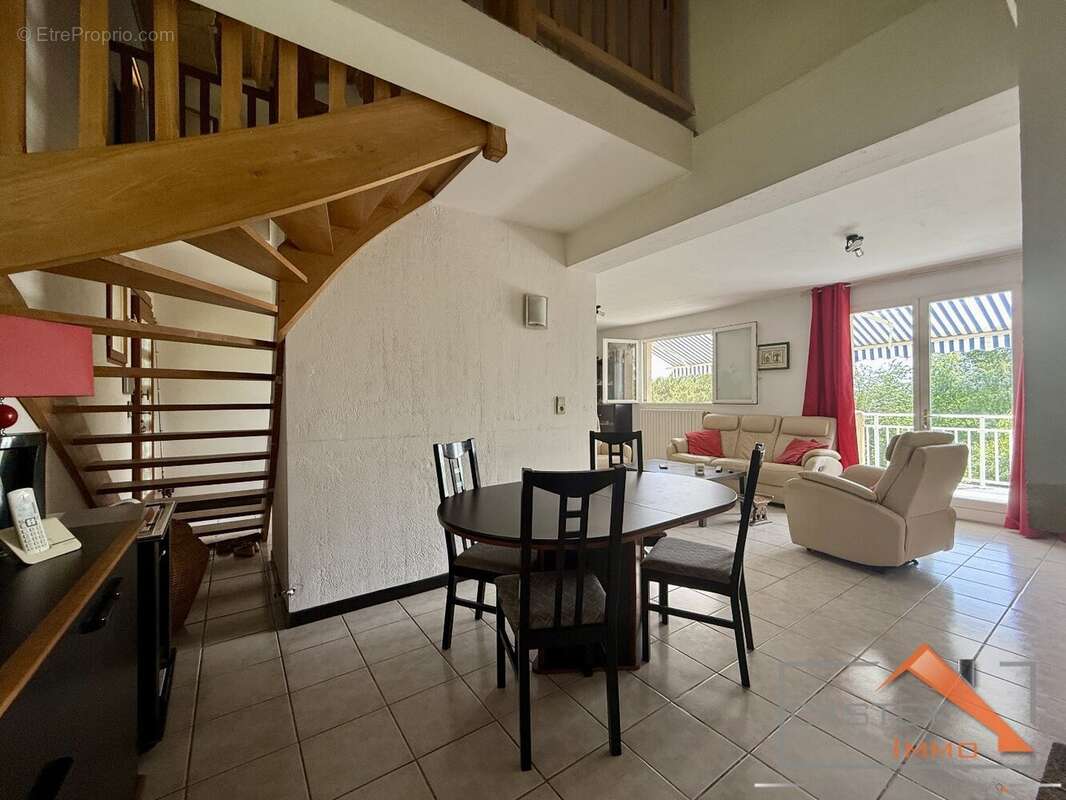 Maison à SAINT-MARTORY