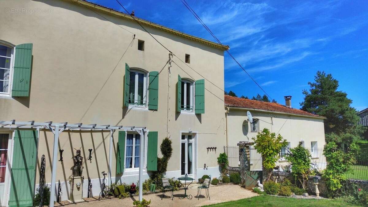Photo 2 - Maison à BLANQUEFORT-SUR-BRIOLANCE