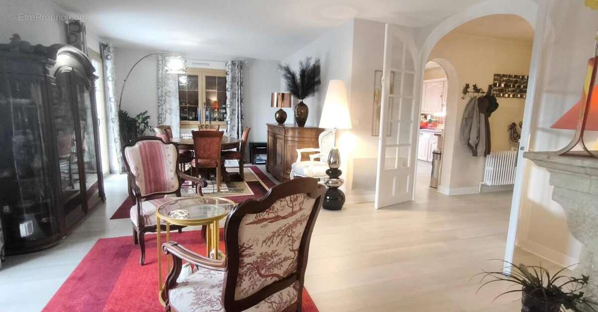 Maison à VETRAZ-MONTHOUX