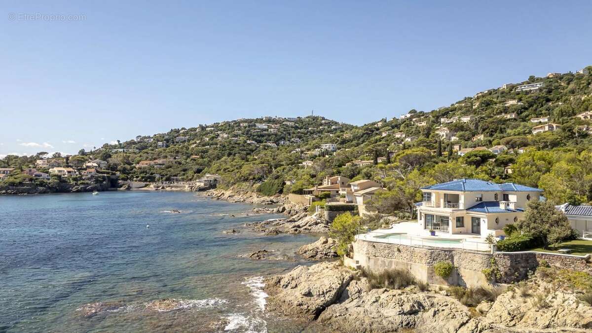 Maison à ROQUEBRUNE-SUR-ARGENS