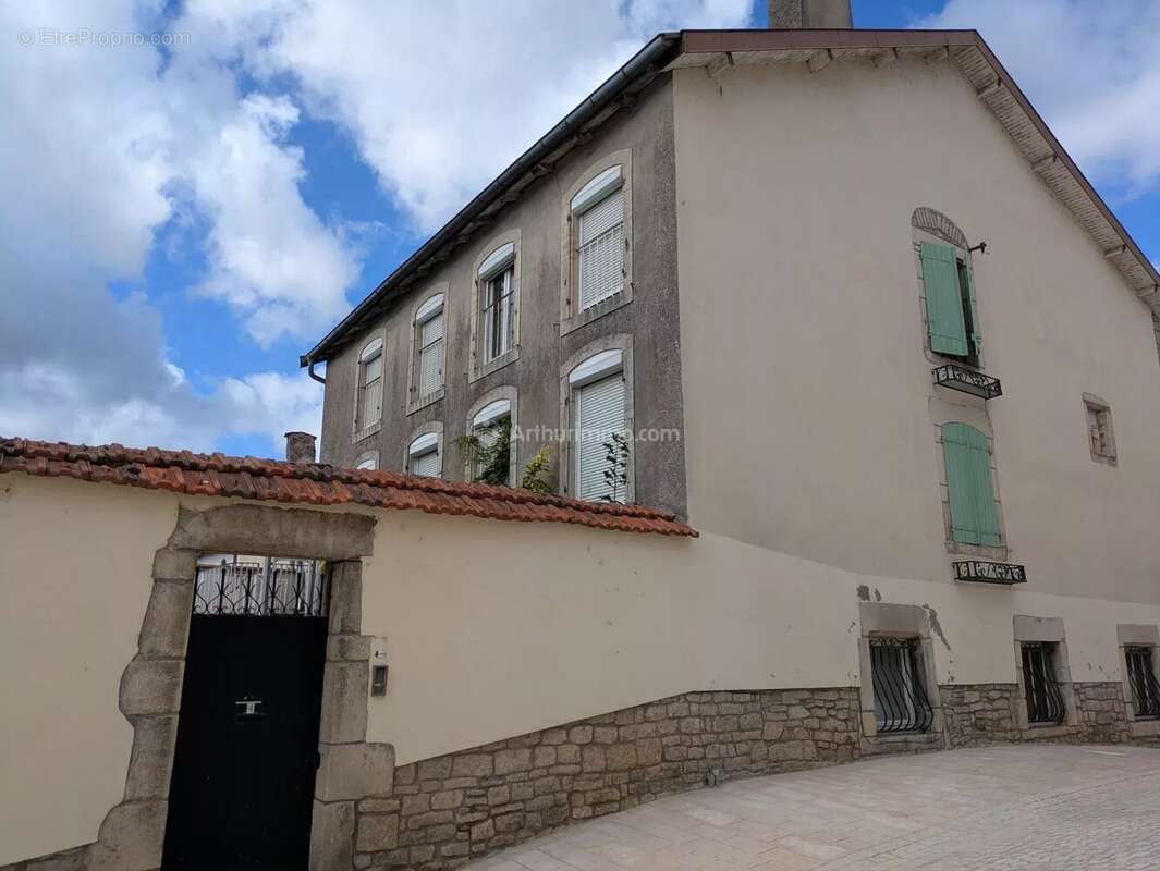 Appartement à NEUFCHATEAU