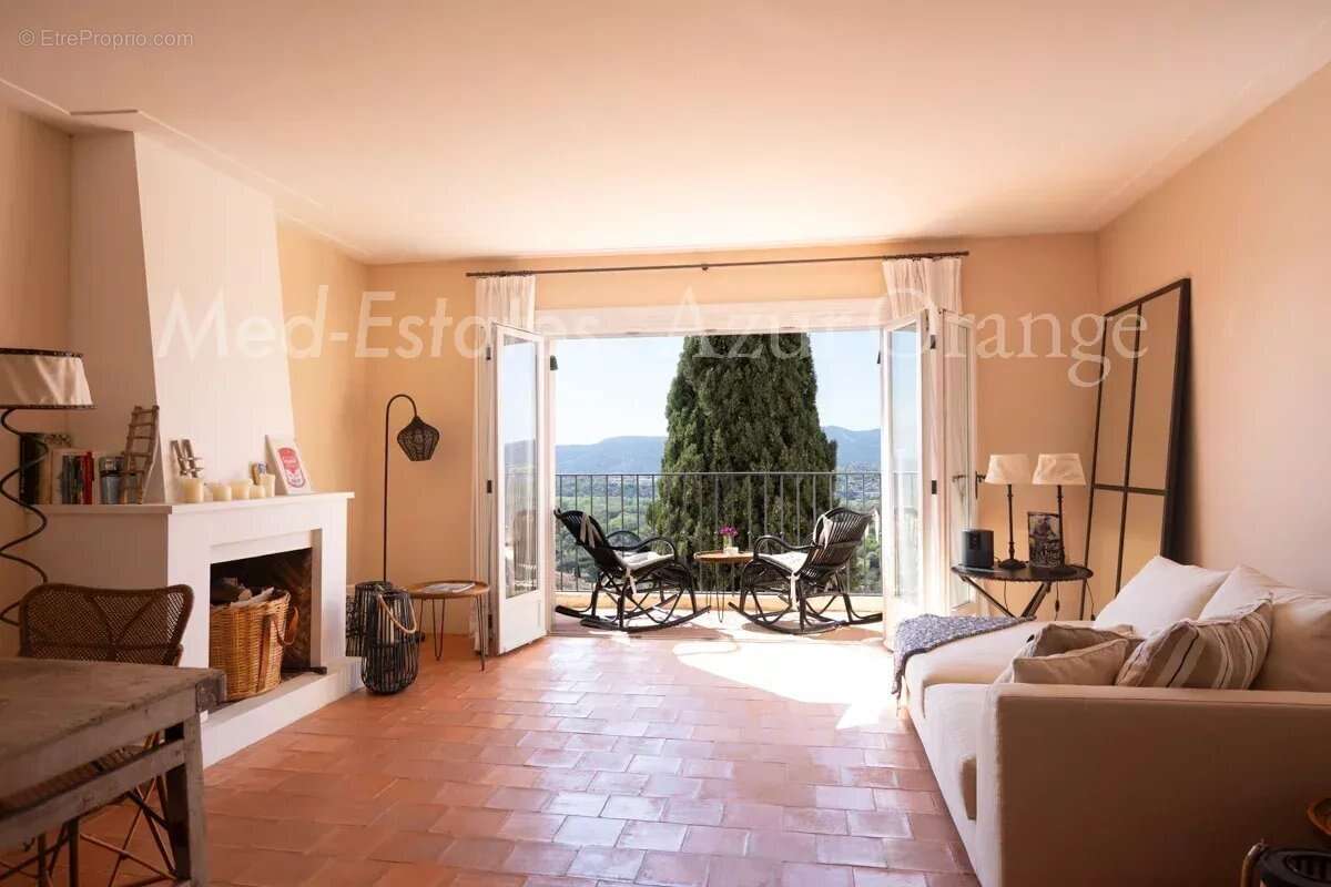 Appartement à GRIMAUD