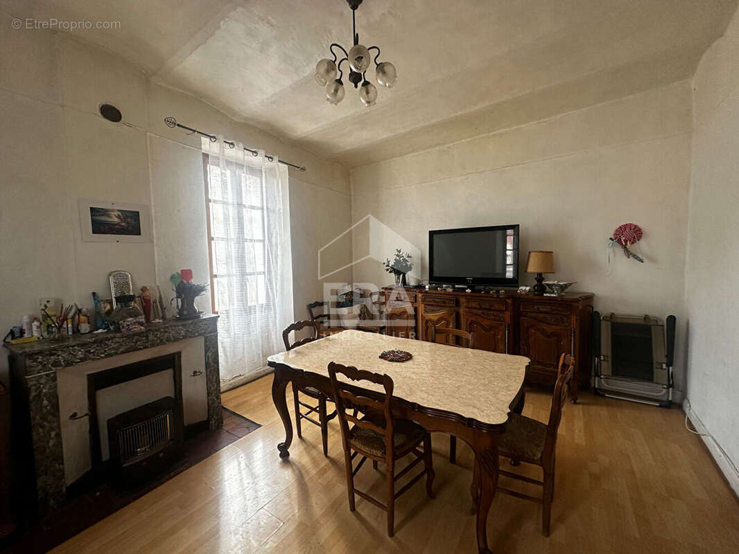 Maison à LARAGNE-MONTEGLIN