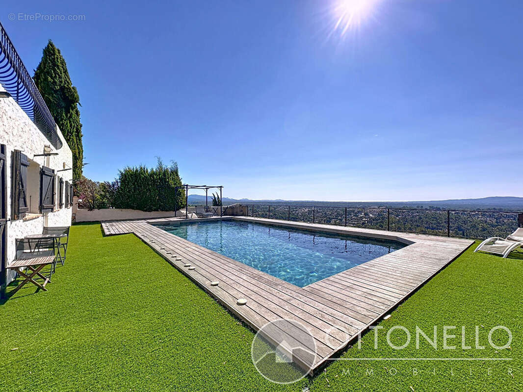 Maison à ROQUEBRUNE-SUR-ARGENS