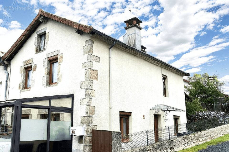Maison à LA CHAPELLE-AGNON