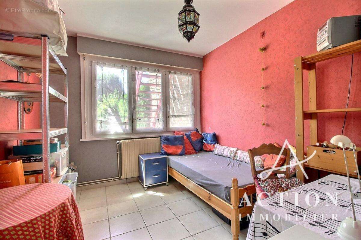 Bel etage - 4 chambres - jardin - garage - photo 9