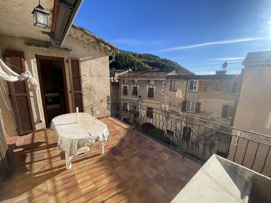 Appartement à TOUET-DE-L&#039;ESCARENE