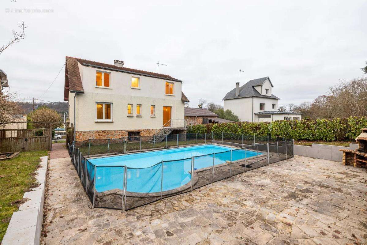 Maison à BURES-SUR-YVETTE