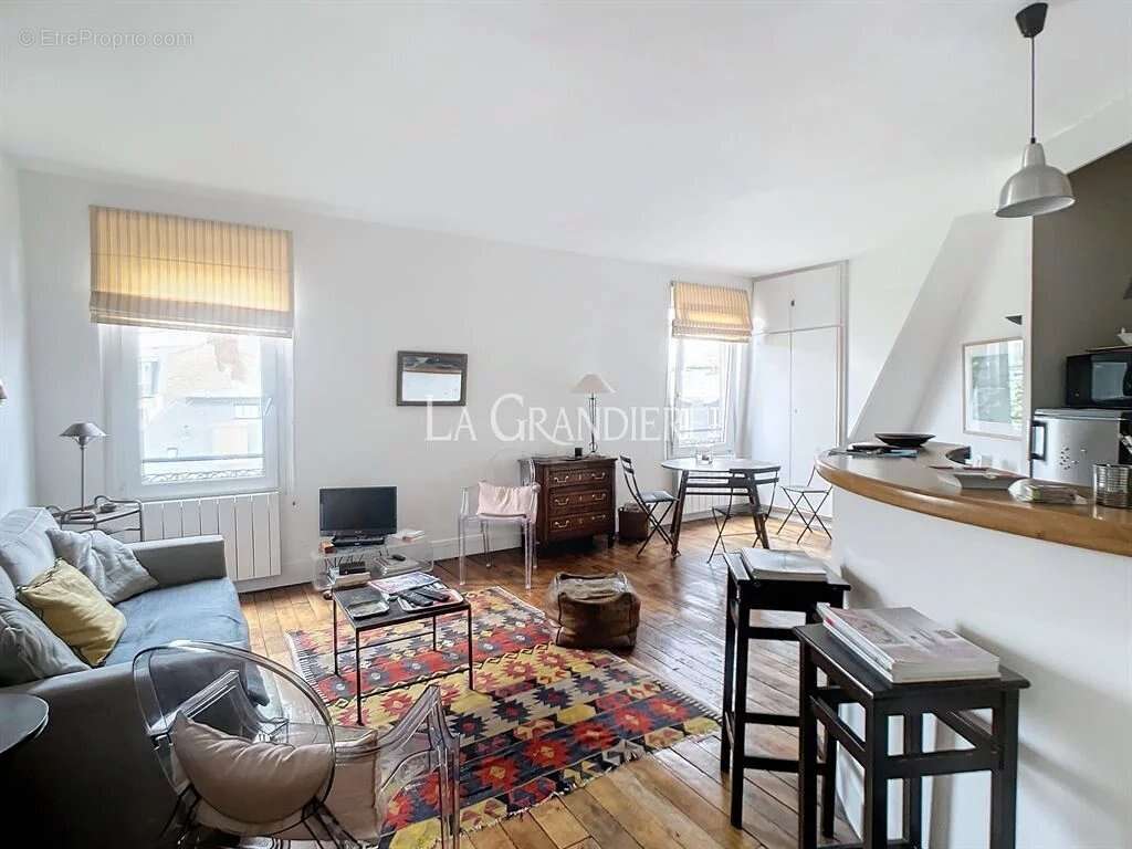 Appartement à PARIS-16E