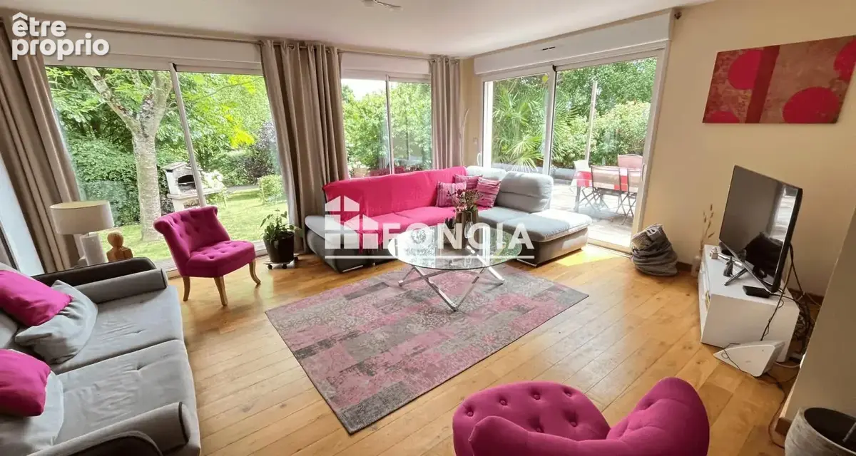 Propriété dans un parc boisé avec une demeure de 5 chambres + 1 bureau - photo 3