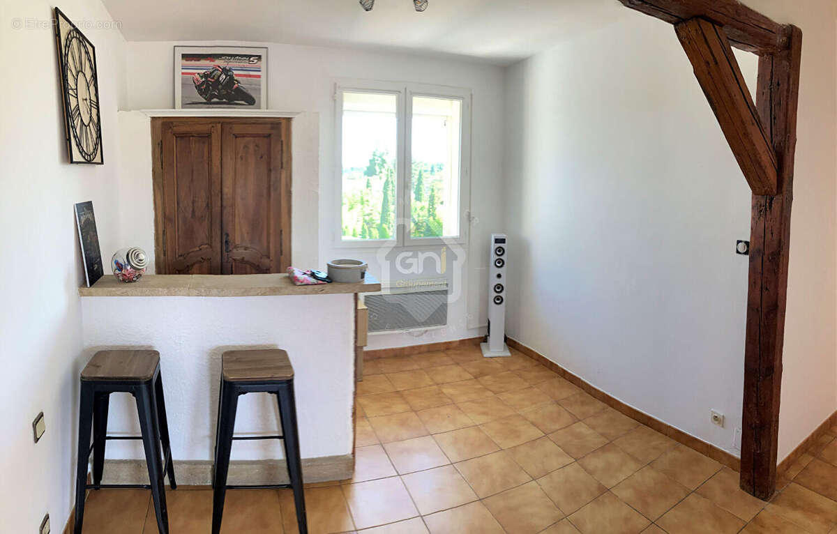 Appartement à PERNES-LES-FONTAINES