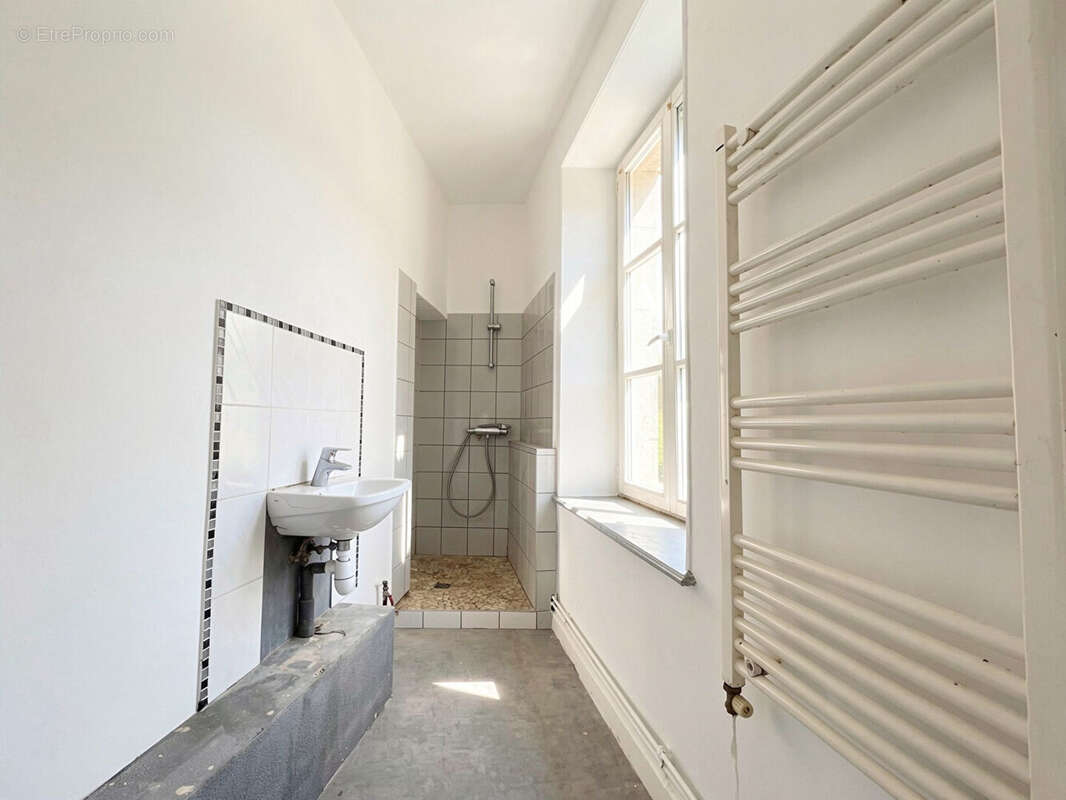 Immeuble avec 2 appartements et combles à Moutiers - 125 000 - photo 12