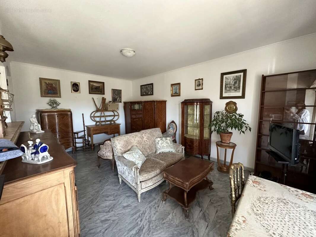 Appartement à SAINT-LAURENT-DU-VAR