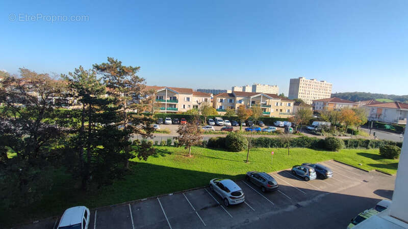 Appartement à MEYZIEU