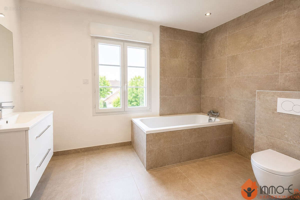 Maison 125 m² à Bussy-Saint-Georges  - photo 7