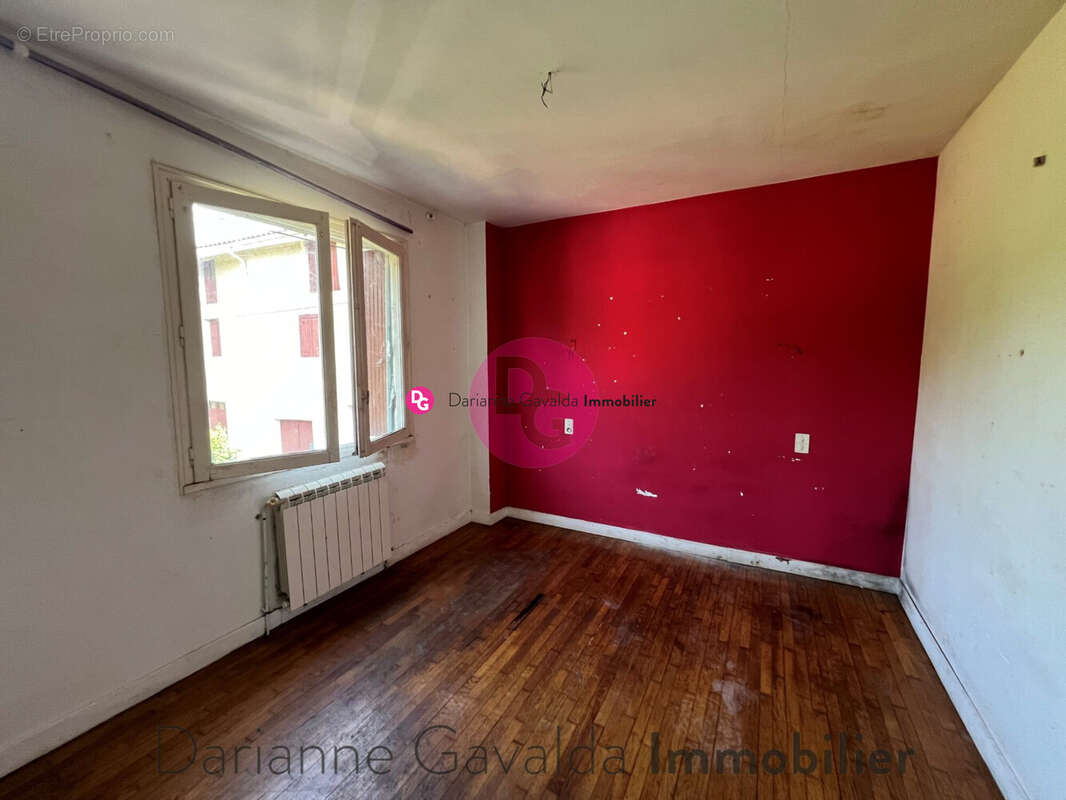 Maison à LIVINHAC-LE-HAUT