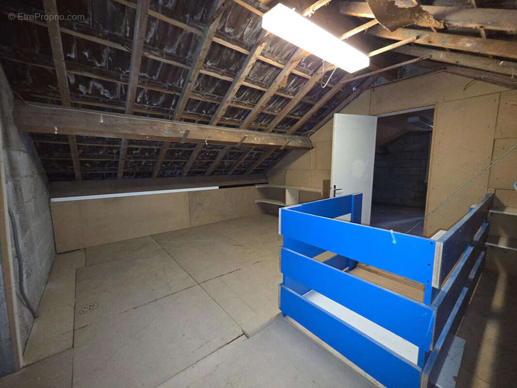 Maison individuelle de 75m²  à rénover - Terrain de 1 750 m² - Grenier aménageable - À 3 min de Bletterans - photo 13
