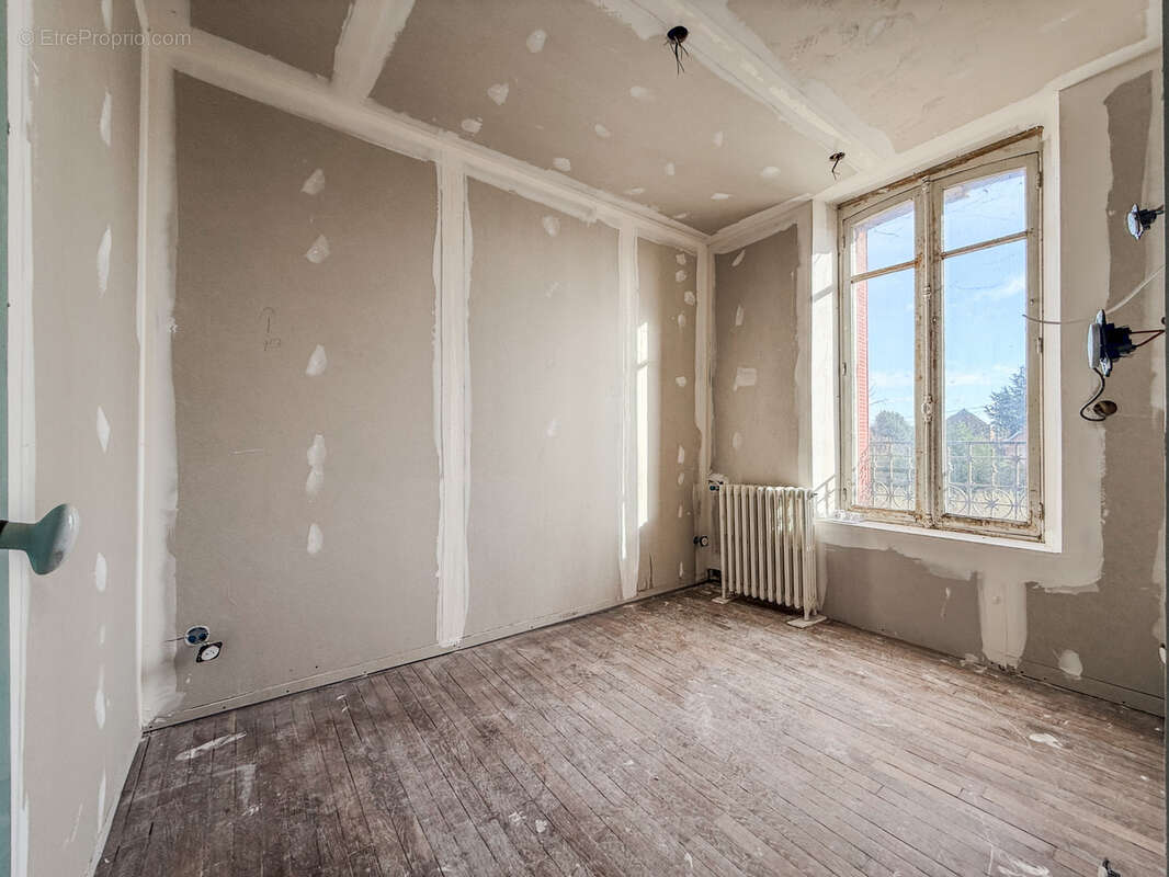 Maison à MEHARICOURT